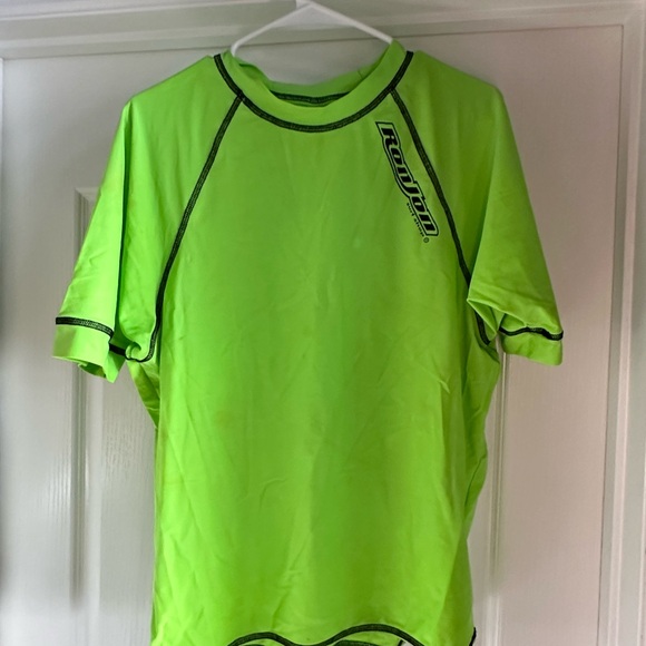 Green Ron Jon's  2X rash guard - Picture 1 of 3